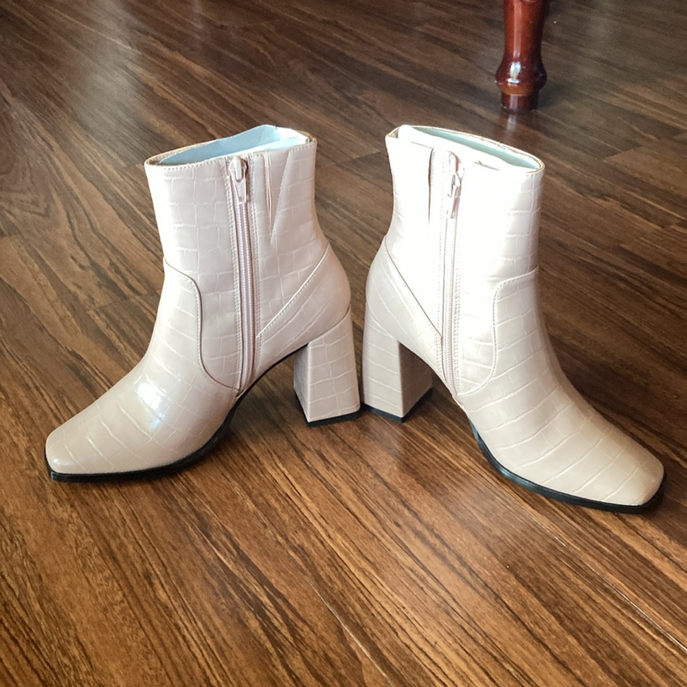 Lisa Vicky Elegant Beige Ankle Boots womens size 6.5 - Picture 6 of 8